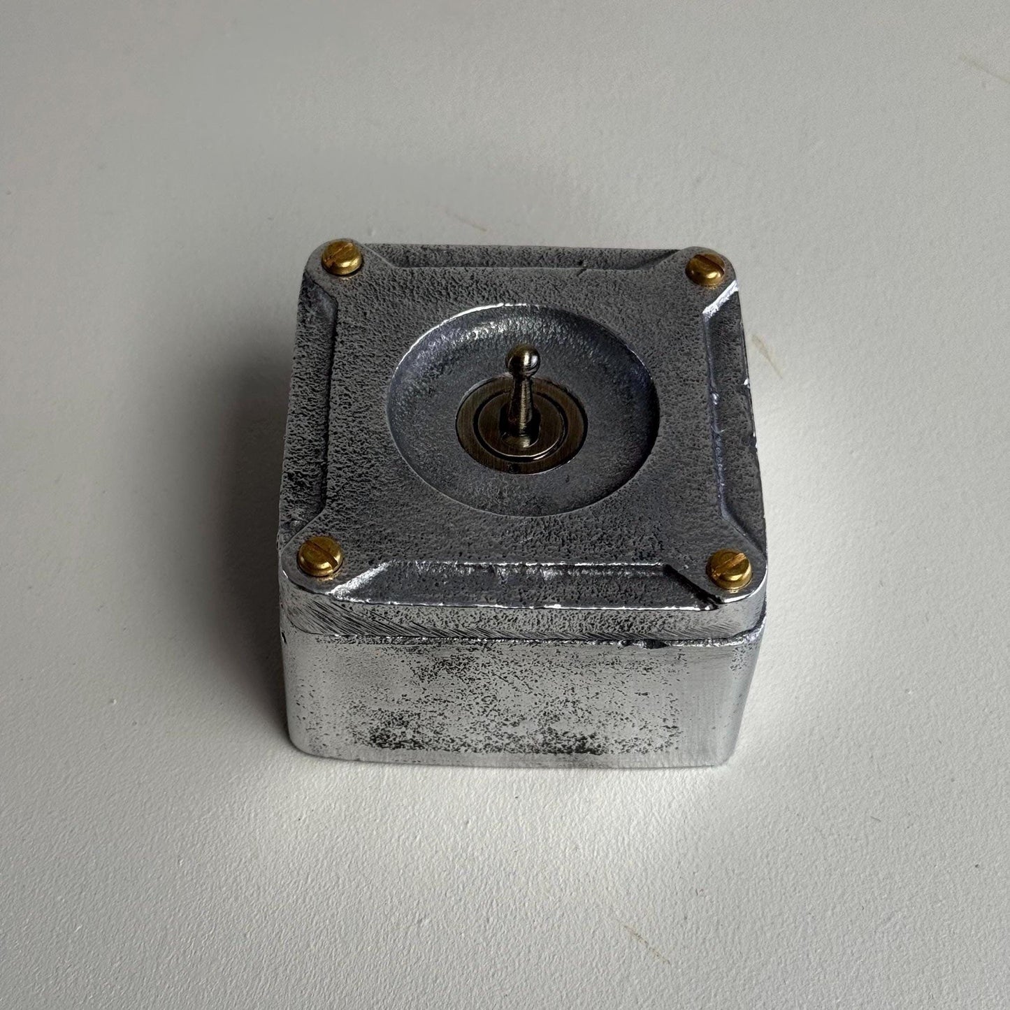 Single Gang 2 Way Conduit Light Switch Solid Cast Metal